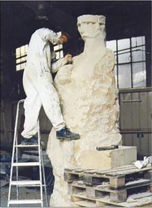 entstehung-einer-stein-skulptur-arbeitsprozess