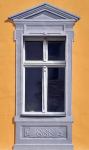 graumalerei-fassade-fenster